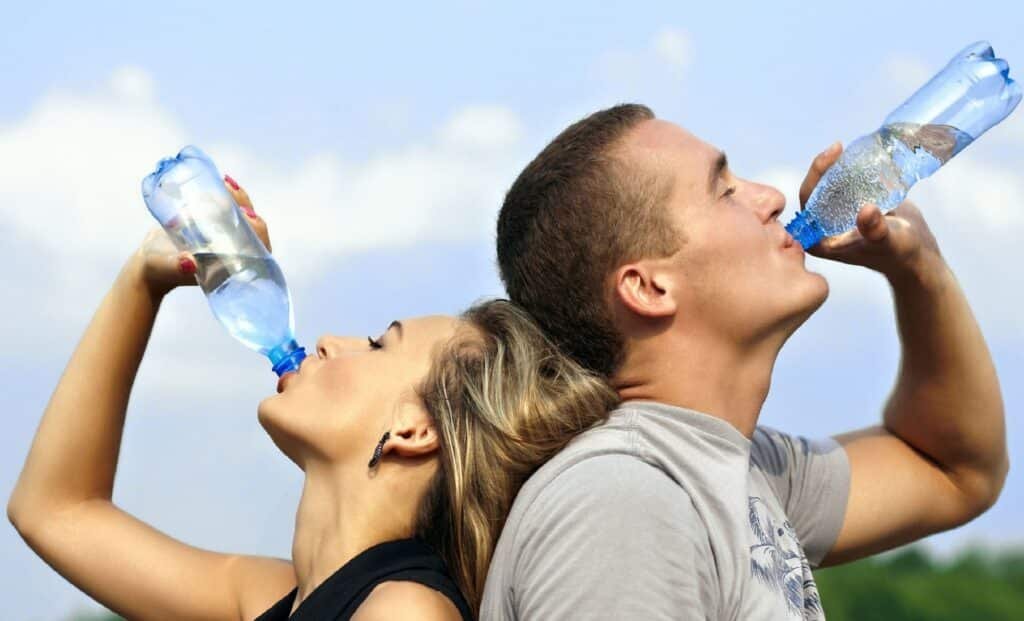 La marche et l'hydratation : un duo indispensable pour le bien-être